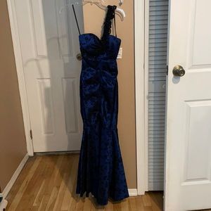 NWOT Xscape prom dress, size 2 petite.